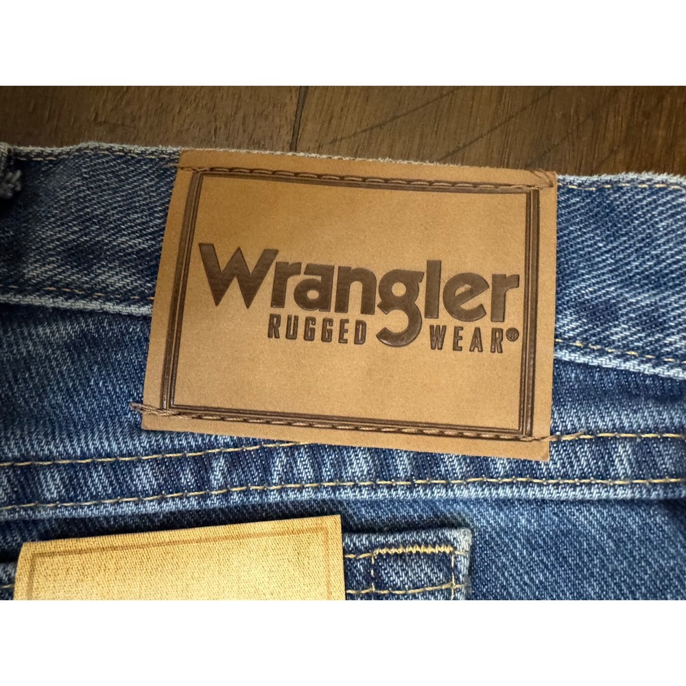 Wrangler Rugged Wear Relaxed Fit Jeans Men's 44x32 Blue Straight Leg Denim - Picture 4 of 6